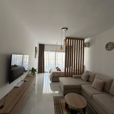 New Luxury In Caesar & *